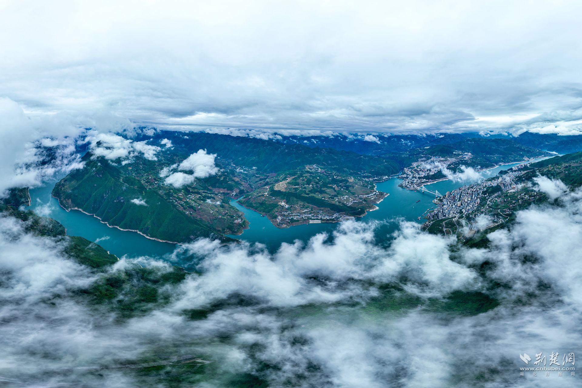 巴东三峡巫峡长云雾飘渺锁大江   1          吴以红摄.jpg.jpg