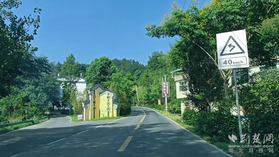 沿线美丽乡村各有特色.jpg