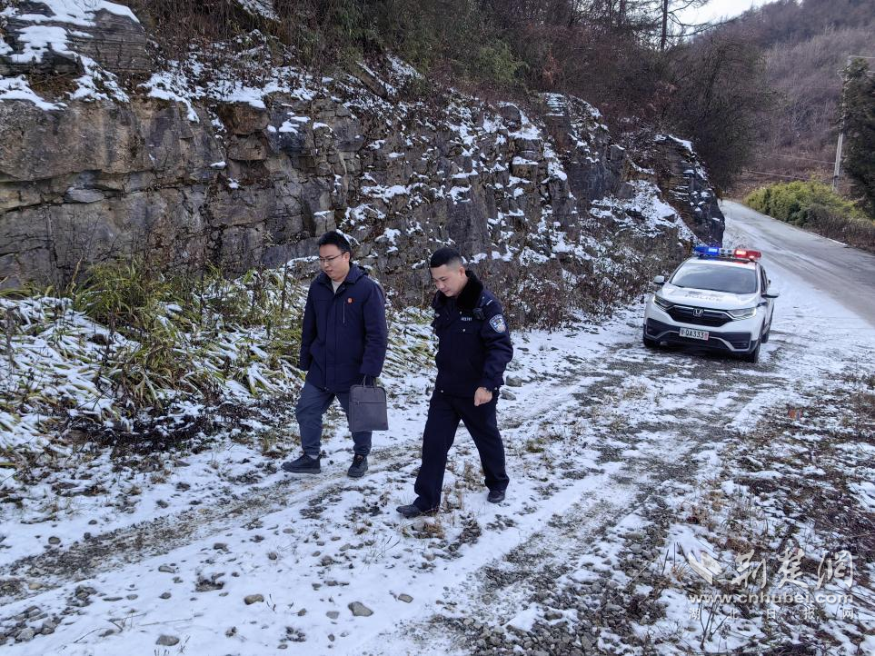 执行干警赶往被执行人家中1.png.png