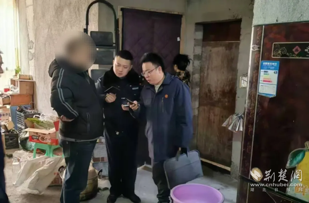 执行干警释法说理.png.png