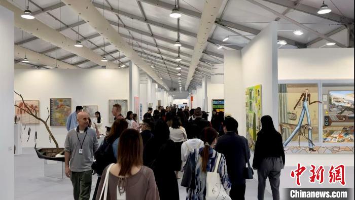 喷鼻港展出寰球500多位艺术家作品 增进文明交换