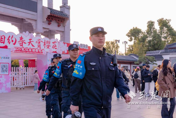 东湖公安启动“护樱形式” 樱花季首个周末保证