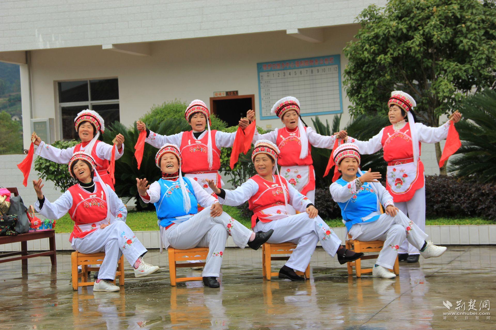 碉堡村白族群众演唱白族山歌.jpg.jpg