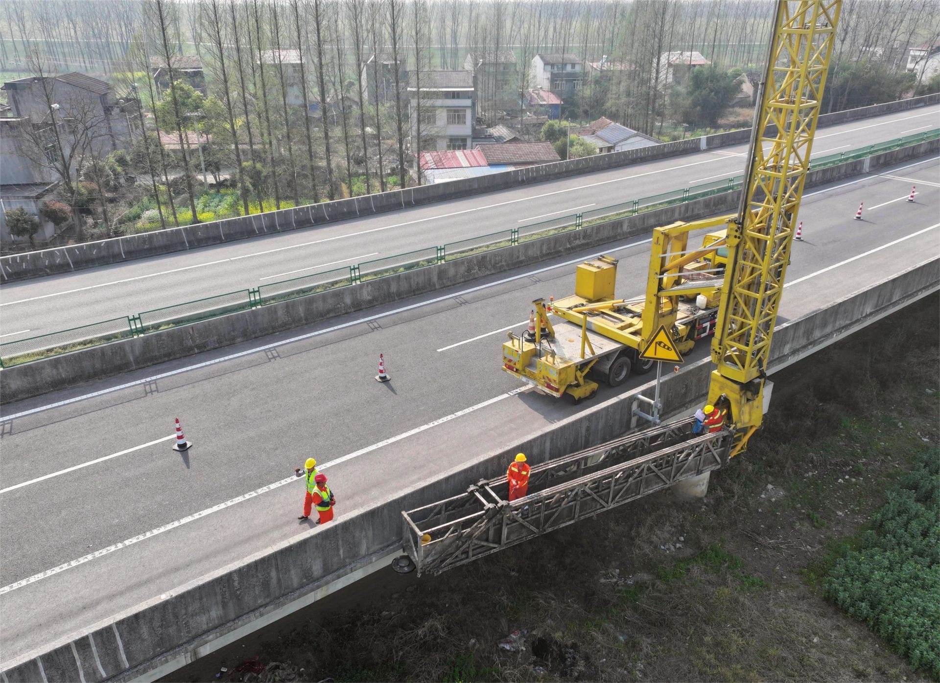 Hubei Jiotong Investment JianghanӪ˾ȫ2025ά