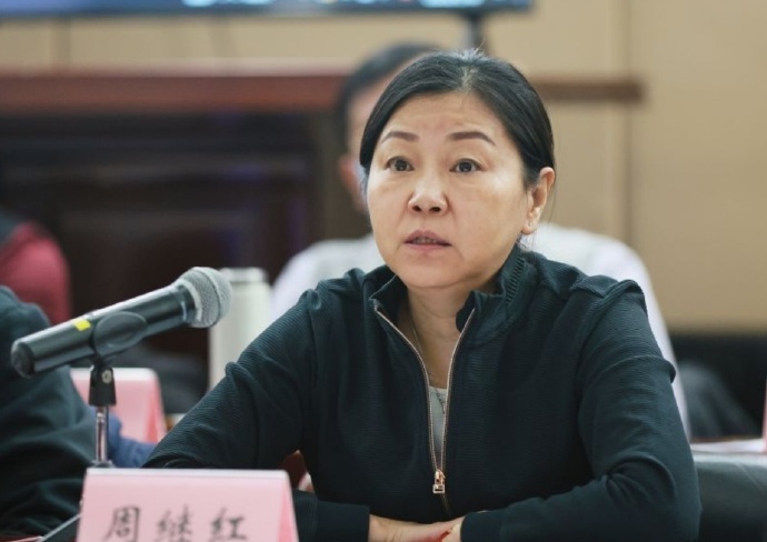 周继红连任中国跳水协会主席，上午刚当选游泳协会主席