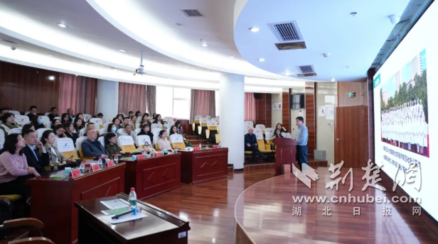 Enshi的一场演讲进行了“独家教育儿科临床教学厅