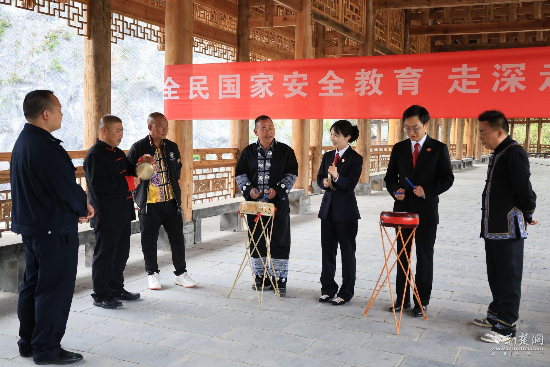 图为三棒鼓表演训练.jpg.jpg