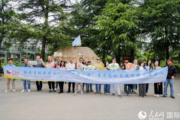 “皮带和道路”青年友好交流活动记者访问了卢