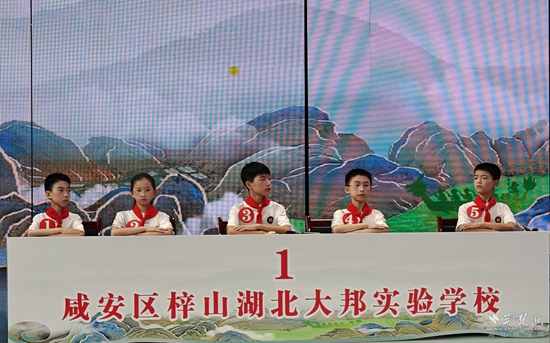 Xianning City的第八届大型和中学的经典发音以及第