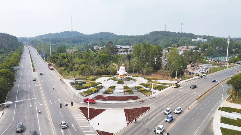 Yan Emperor Avenue“刺绣”和田园诗歌的新面孔和绘