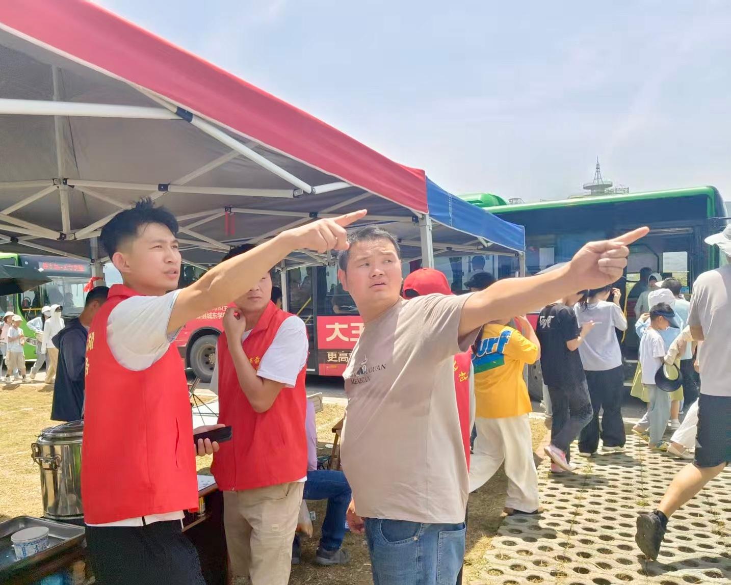 黄史扬格克森：“ 5月1日”志愿服务受到游客的