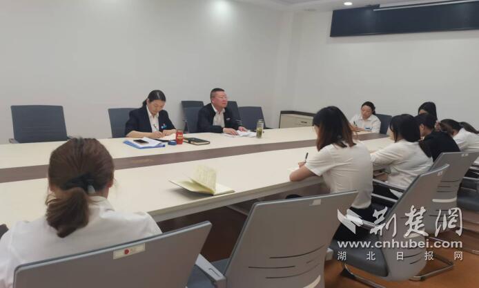 Baokang县在医疗保险窗口中启动“添加和减少方法