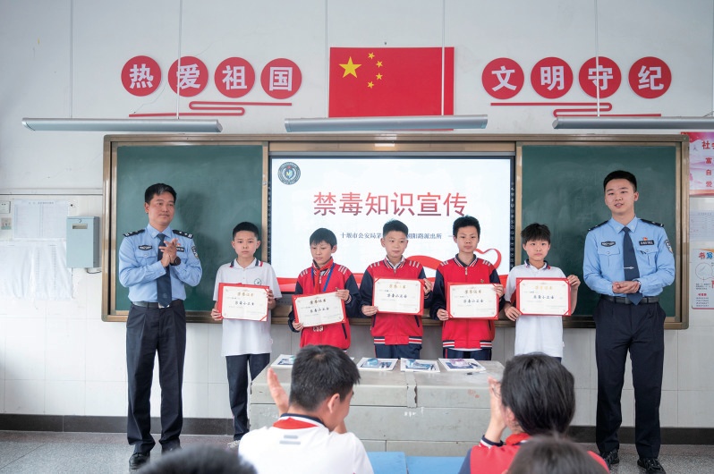 主要学校的5名学生成为了“