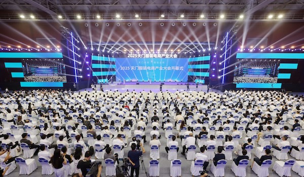 2025年的牛曼服装电子商务