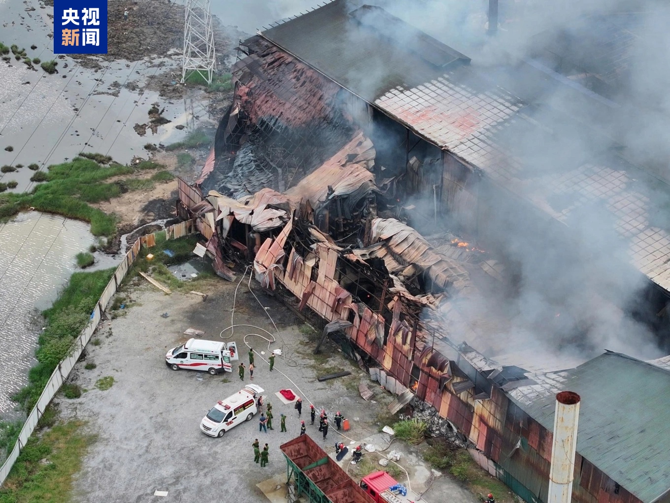 大火在越南的一家铝制产品工厂的工厂爆炸，该