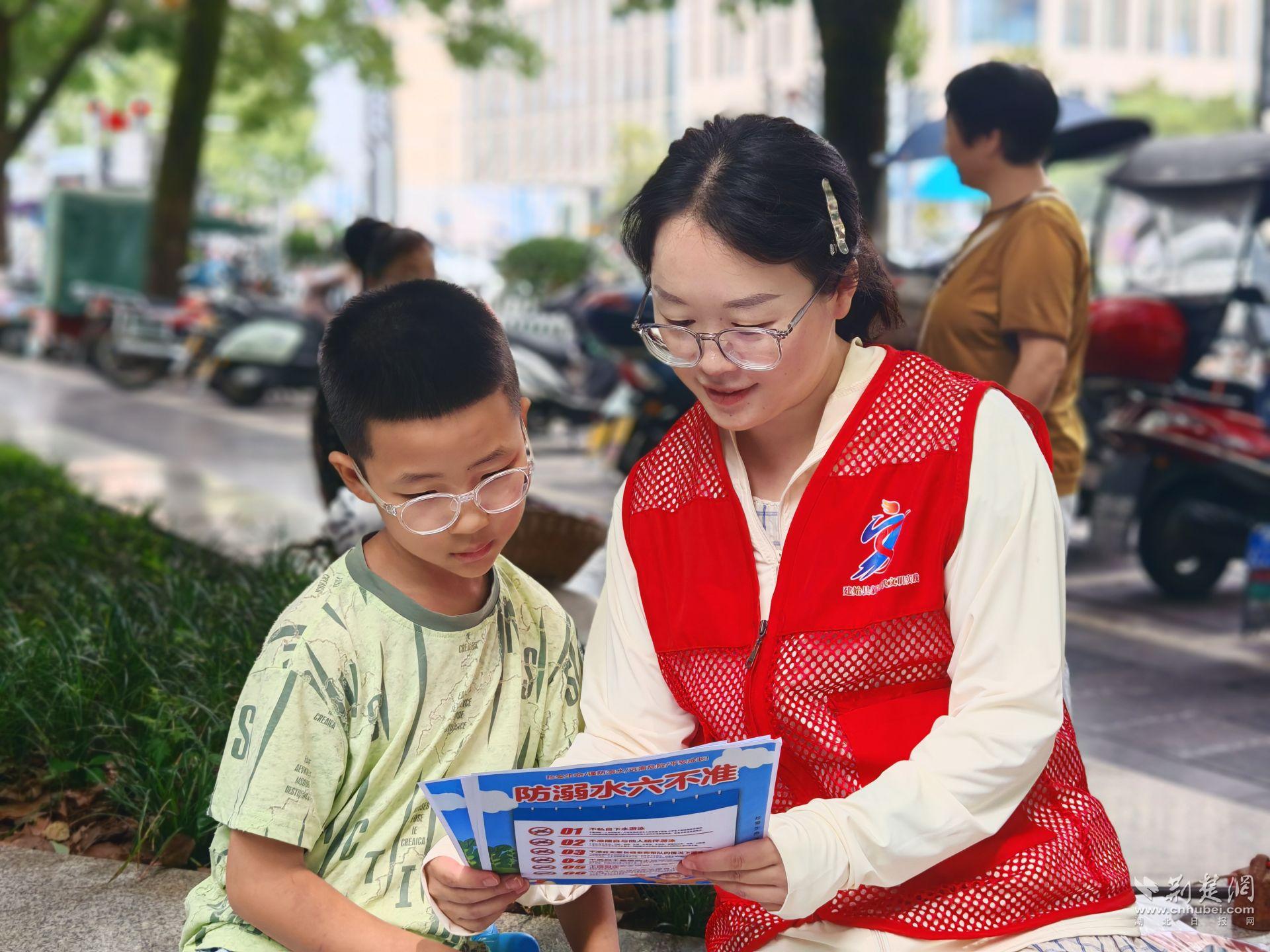 Jianshiyezhou City：编织溺水的安全网络在夏季建造“固体安全堤防”