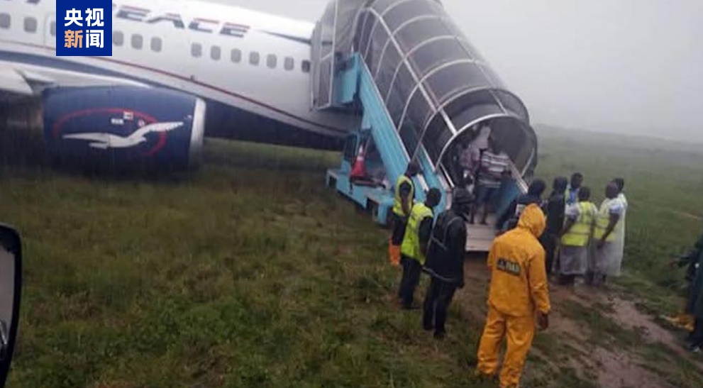 尼日利亚的乘客飞机在洗涤时冲出路，没有伤亡