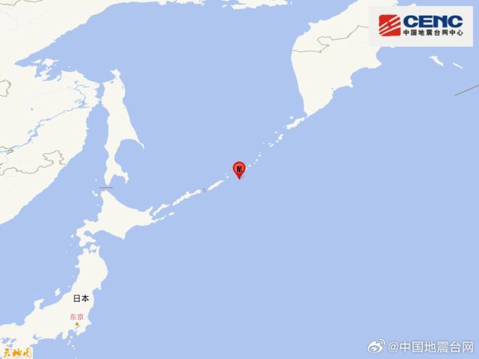 地震5.8发生在库里尔群岛上，深度为90 km