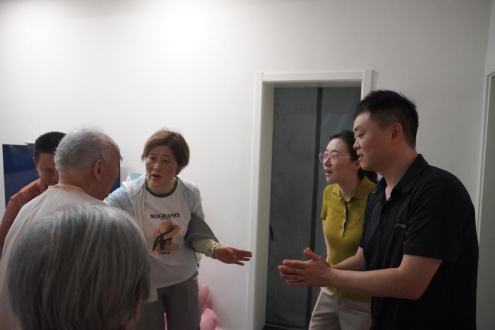 Kangyishou老年援助服务中心和Liyuan Street社区正在为