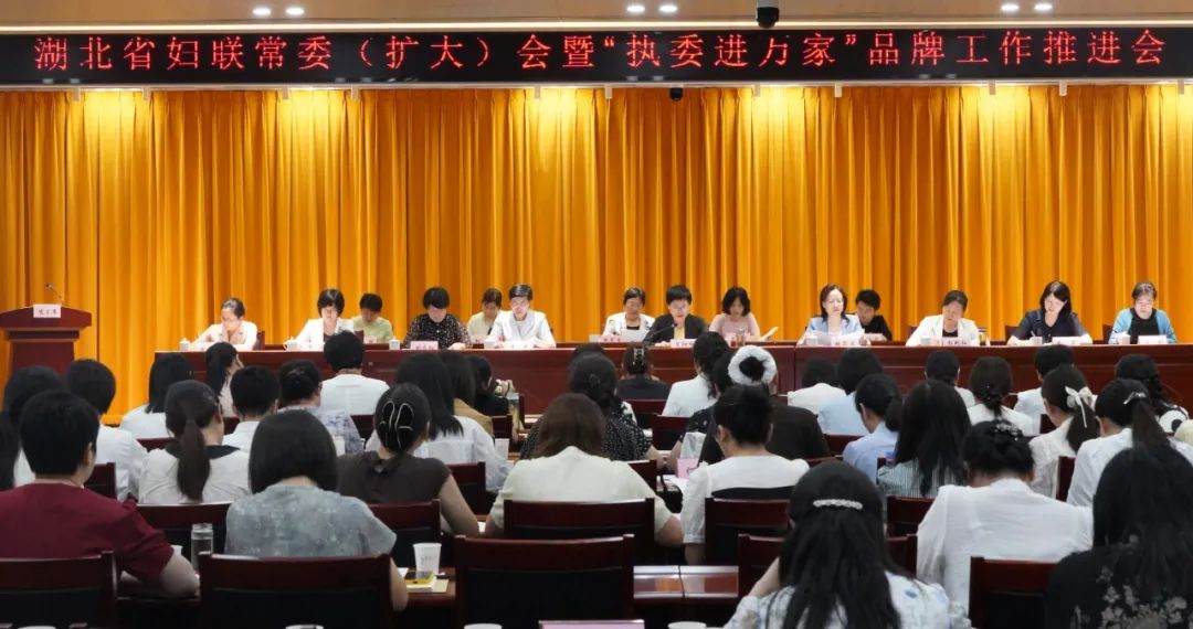 维持现实，创新，努力和团结，并统治该省的众多妇女，为Fulcrum建设做出更大