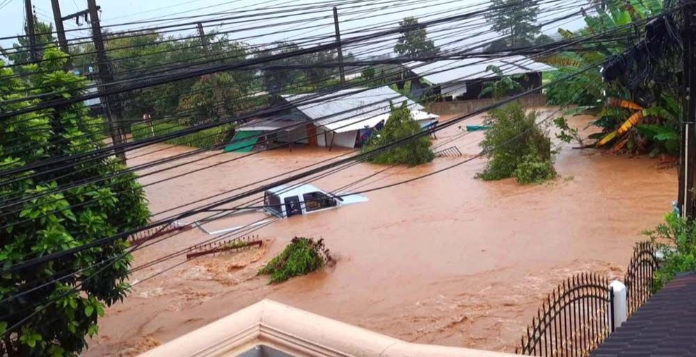 泰国北部的洪水在许多地方被激活