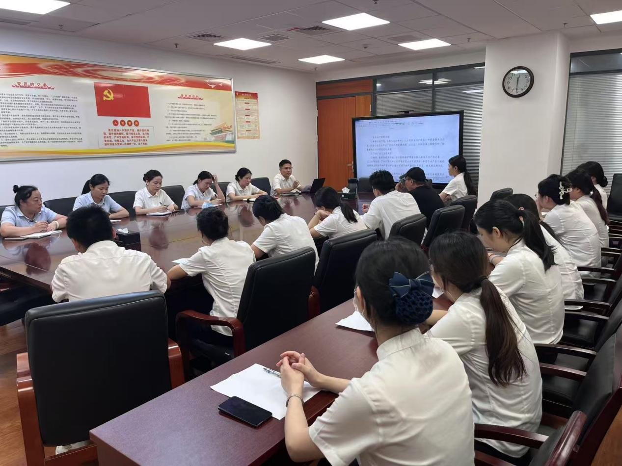 小人与多个部门协调，以加深对“房地产 +公证化