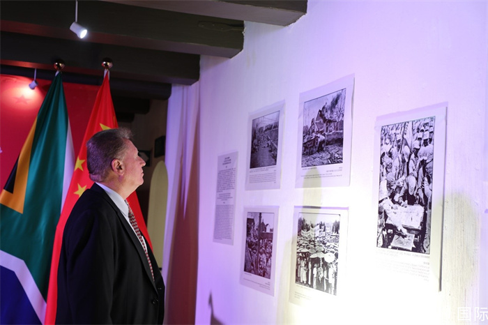 &#20013;&#22269;&#39547;&#24320;&#26222;&#25958;&#24635;&#39046;&#39302;&#20030;&#34892;&#30041;&#24565;&#20013;&#22269;&#3339&#33394;&#24773;&#20070;&#23567;&#35828;&#38472;&#22925;&#24076;4;&#24773;&#22899;&#23376;&#33258;&#34384;&#22270;&#29255;&#27427;&#36175;&#20154;&#27665;&#25239;&#26085;&#25112;&#24441;&#26280;&#19990;&#30028;&#21453;&#27861;&#35199;&#26031;&#25112;&#24441;&#25104;&#21151;80&#21608;&#24180;&#25307;&#24453;&#20250;&#26280;&#22270;&#29255;&#23637;