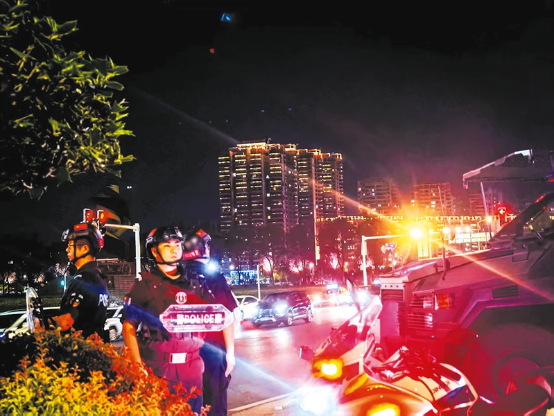 &#38543;&#24030;&#24066;&#20844;&#23433;&#23616;&#21453;&#22312&#20154;&#36319;&#21160;&#29289;&#29255;&#33394;&#24773;;&#32447;&#32670;&#32827;&#38706;&#20986;&#33394;&#24773;&#24656;&#24598;&#21644;&#29305;&#35686;&#25903;&#38431;&#23637;&#24320;&#24033;&#26597;&#38450;&#25511;