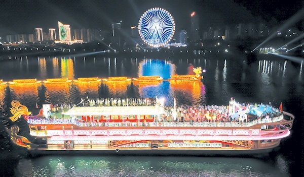 夜晚在水中，灯光和阴影酗酒