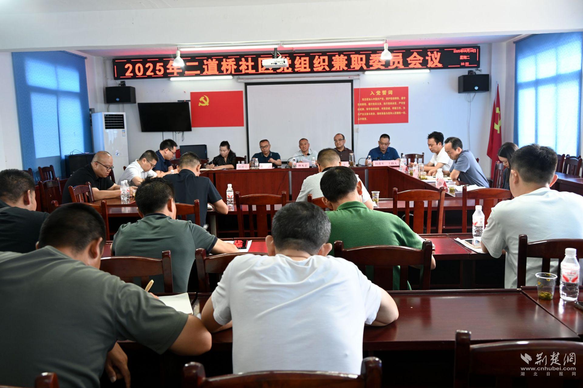让我们讨论桌子周围的“家庭活动”！八江部门