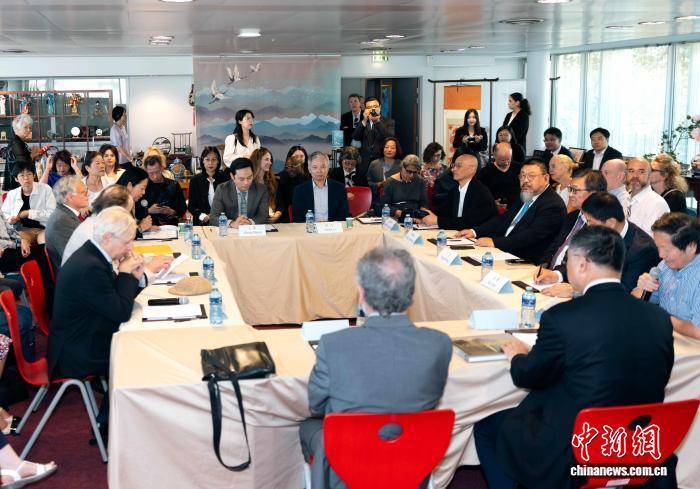 中期艺术学术研讨会对话在巴黎的中国文化中心