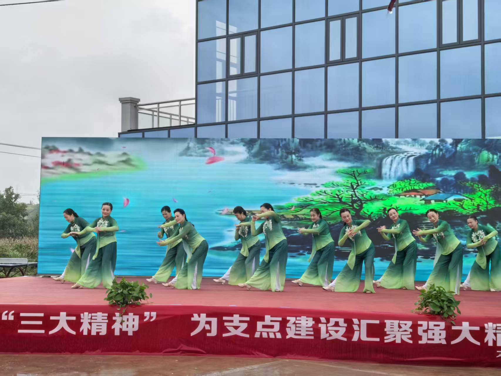 “赋予文学和艺术的能力和振兴，以及对人们的