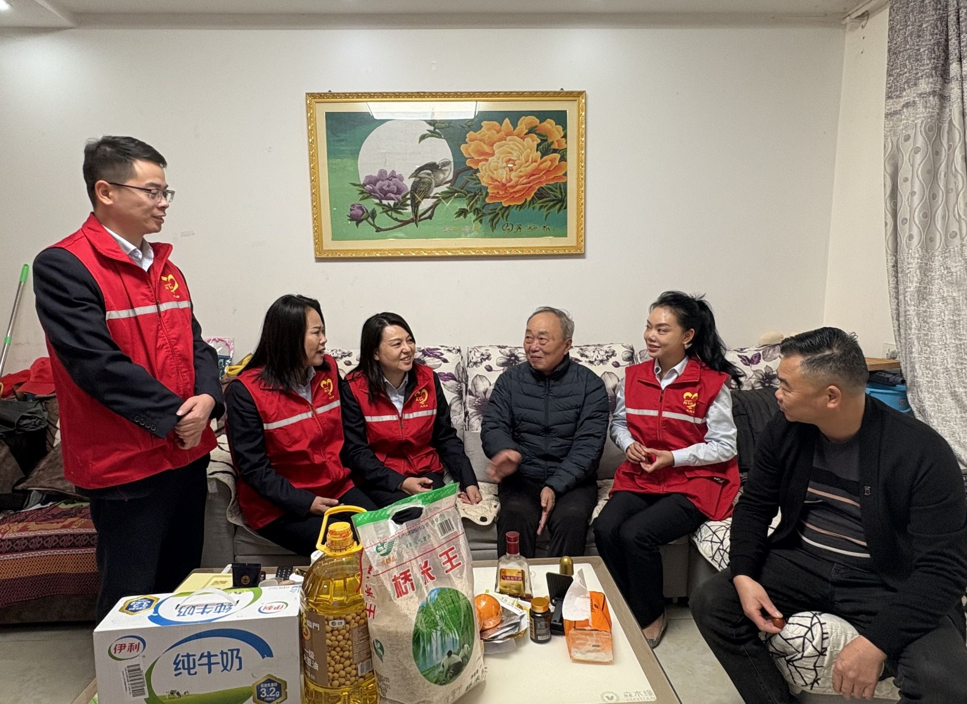 双节期间尊崇长辈，弘扬美德。京珠高速金口收