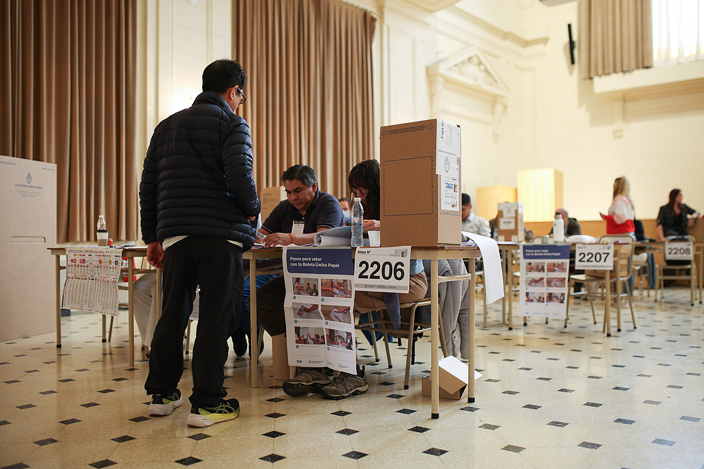 阿根廷正在举行国会中期选举，重新选举参众两