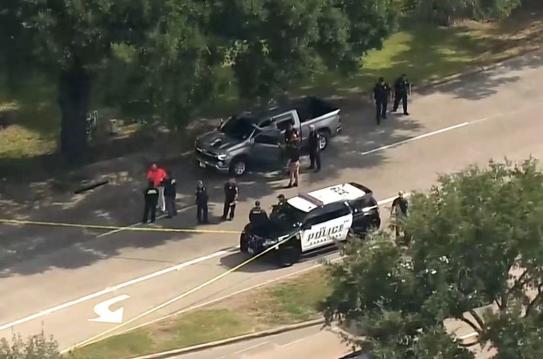 美国休斯敦发生大规模枪击事件，四人死亡