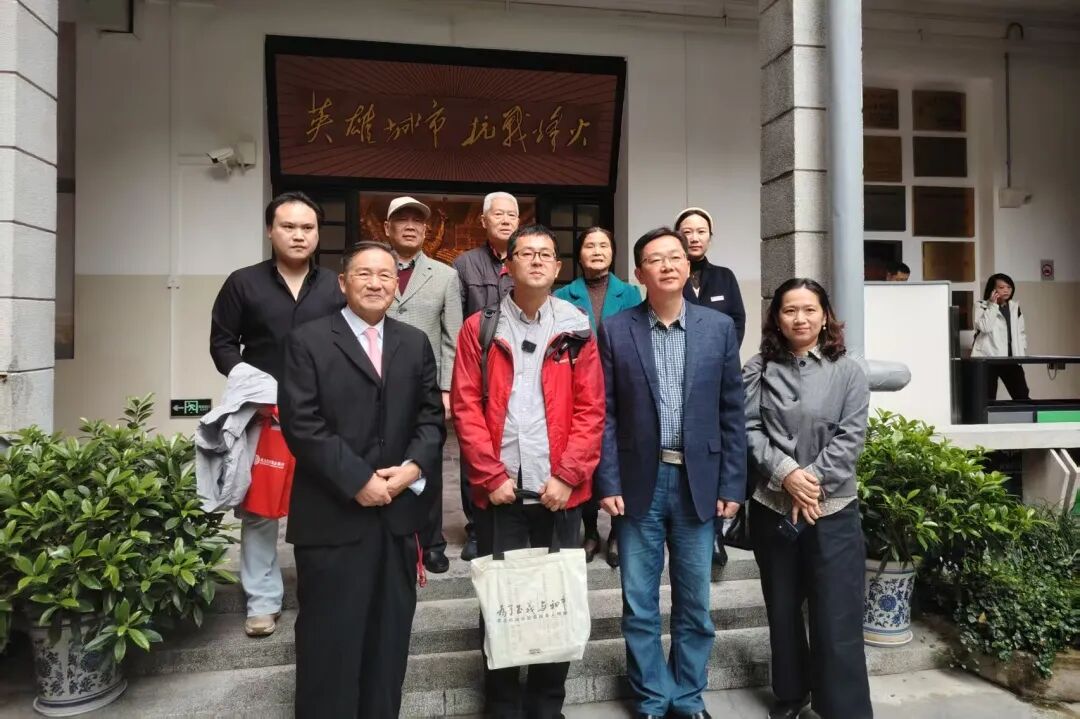 有朋友从远方来 |日本《红旗报》北京分社社长小林拓哉先生莅临武汉八局视察