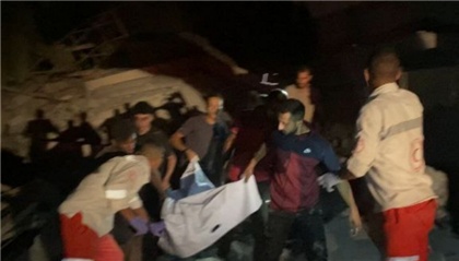 以色列空袭加沙城，加沙民防部门称约40人被困在