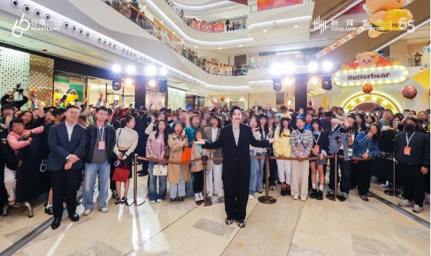 武汉广场“繁星”周年庆典66.10月业绩强劲增长。