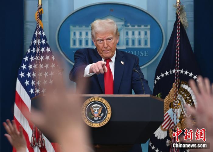 特朗普：所有空中交通管制员必须立即重返工作