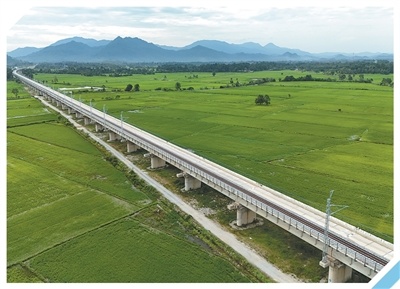 携手构建亚太地区共同体：国际社会期待APEC“中