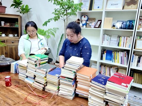 咸安 图书1.jpg.jpg