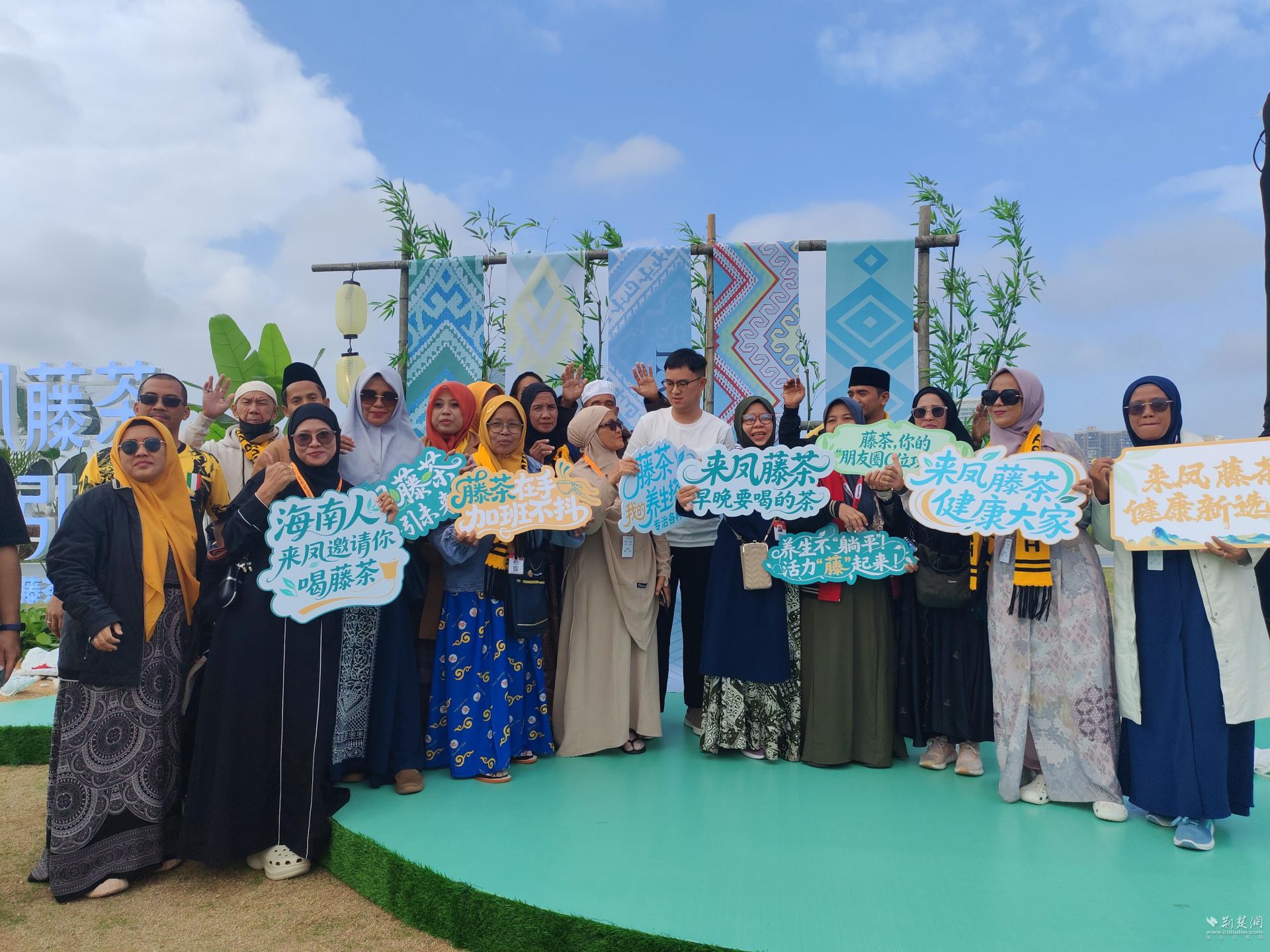 封关前夕，莱芬顿茶叶通过自贸港离开海