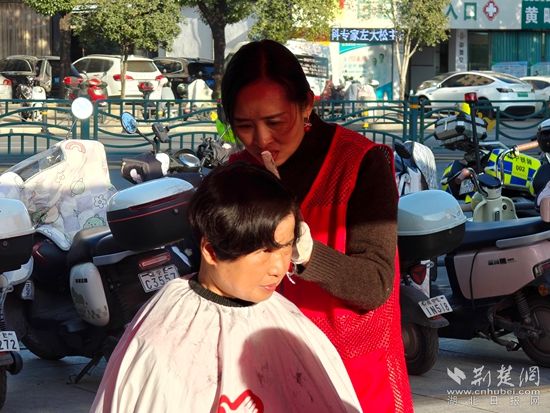 社会部 义务剪发.jpg.jpg