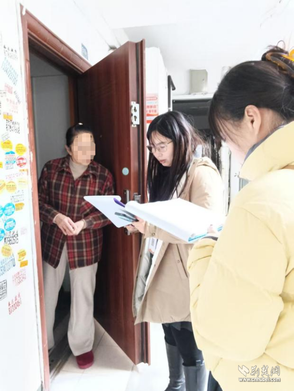 敲门提问需要倾听人们的声音。西场口社区以党