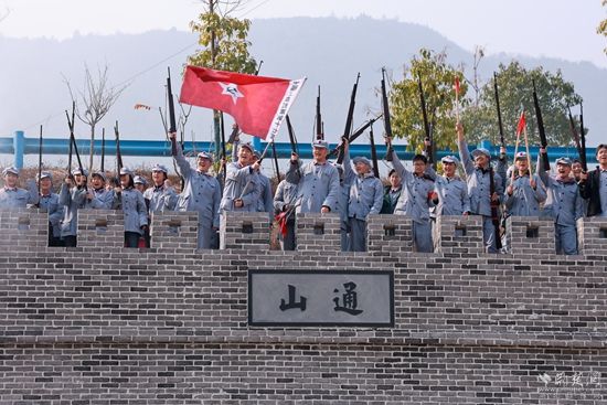 400名武汉学生在铜山印水村“重走红军之路”