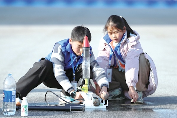 2000余名青少年在十堰奥体中心追逐梦想