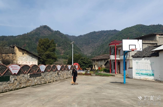 扫地.jpg