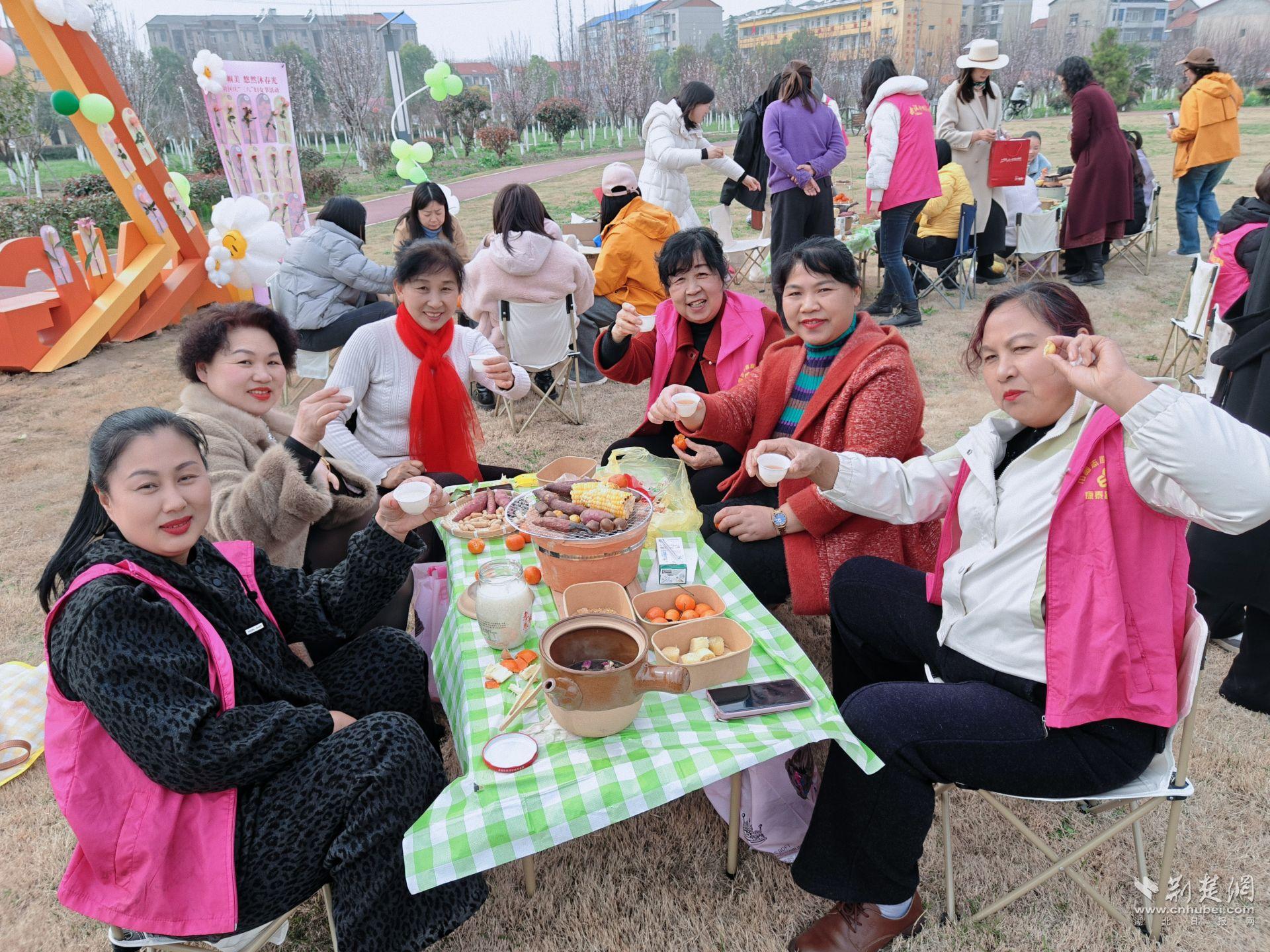 康泰路社区围炉煮茶环节温情开启.jpg.jpg