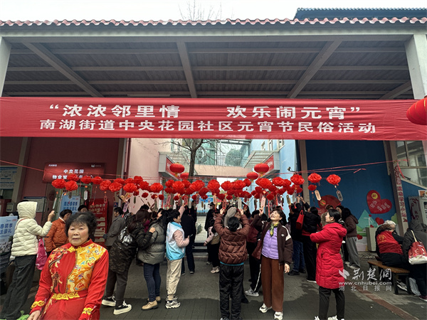 灯谜区热闹非凡.jpg