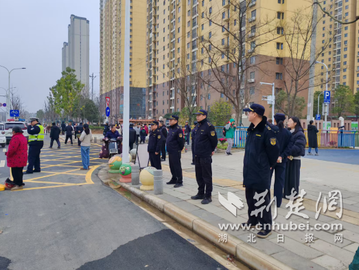 龙泉街综合执法中心重拳整治校园周边环境 全力护航光谷三十二小开学